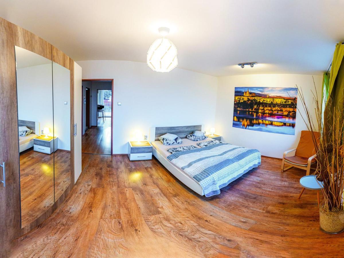Apartment Pod Sychrovem Прага Экстерьер фото