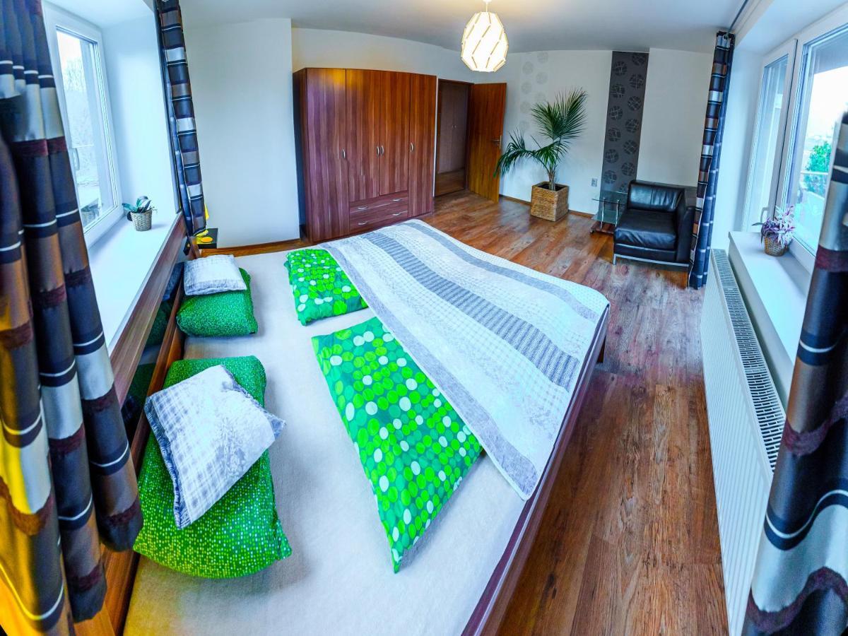 Apartment Pod Sychrovem Прага Экстерьер фото